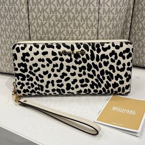 MICHAEL KORS
Leather Lg Continental Wristlet Phone Wallet Exotic Print Hair Calf
